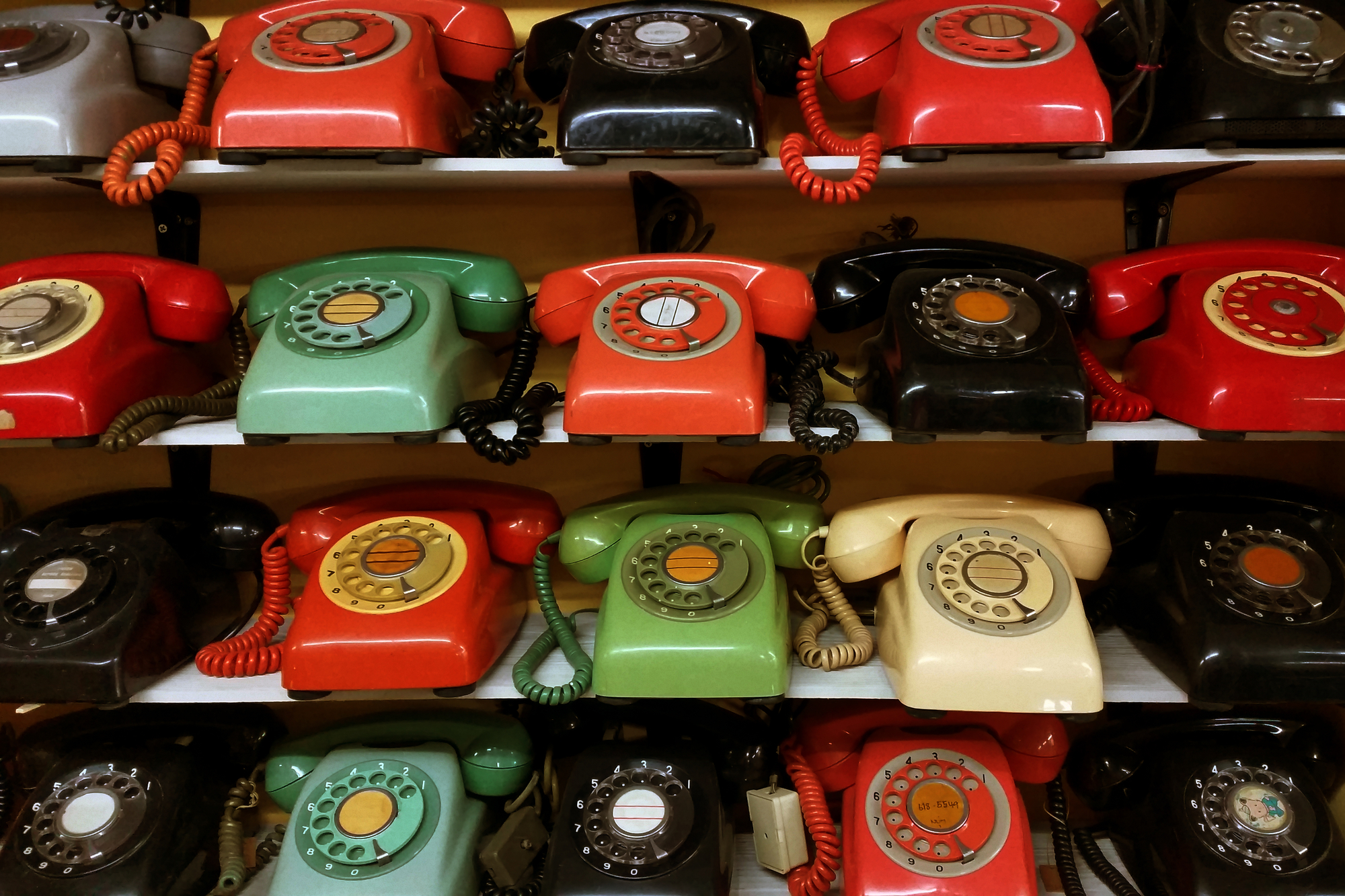 https://www.payperlead.com/wp-content/uploads/2020/07/paypercall-rotary-phones.jpg